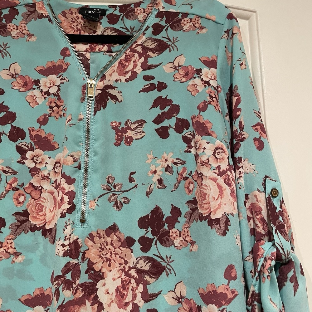 Rue 21 Women's Blouse Size Large Blue Floral Shirt Gold Zipper - Picture 2 of 4